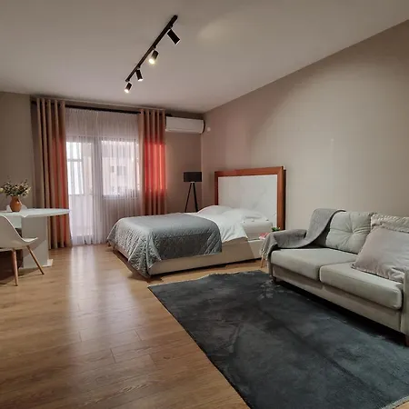 Cozy Retreat In The Heart Of Bllok טיראנה