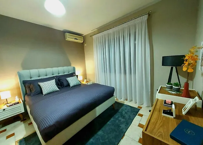 דירה Cozy Retreat In The Heart Of Bllok טיראנה