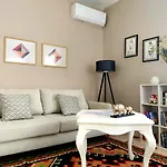 Cozy Retreat In The Heart Of Bllok شقة تيرانا