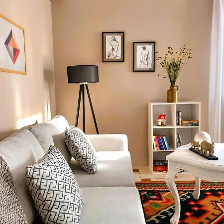 Appartement Cozy Retreat In The Heart Of Bllok Tirana