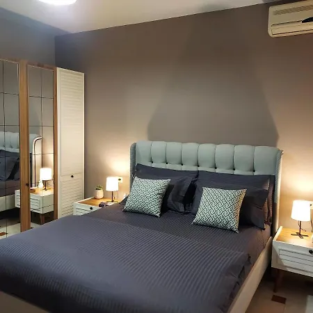 Cozy Retreat In The Heart Of Bllok * Tirana