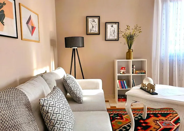 Lägenhet Cozy Retreat In The Heart Of Bllok Tirana