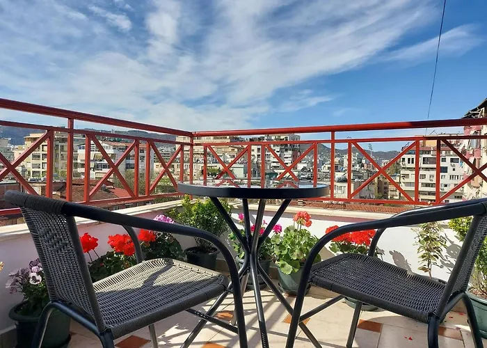 Cozy Retreat In The Heart Of Bllok Lägenhet Tirana