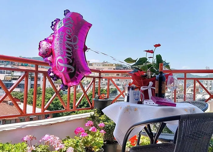 Lägenhet Cozy Retreat In The Heart Of Bllok Tirana