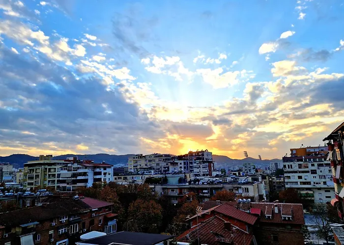 Cozy Retreat In The Heart Of Bllok Lägenhet Tirana